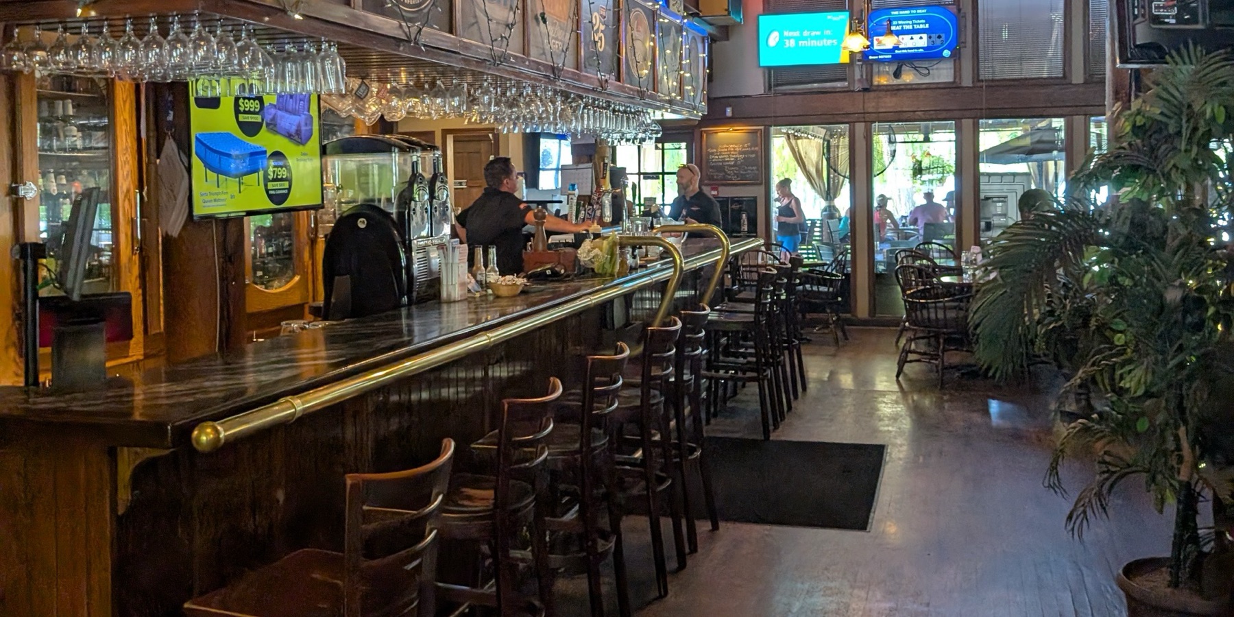 Alexander's Beach Pub & Liquor Store