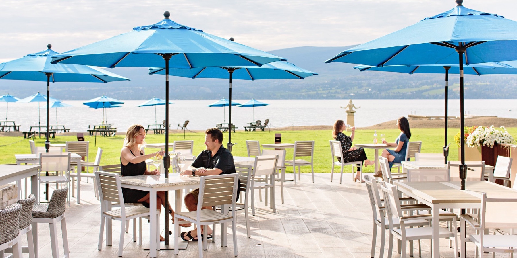 Annie's Beach Cafe & Lounge