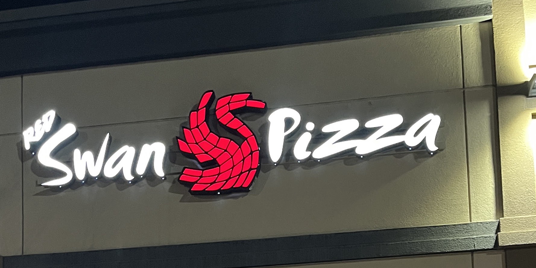 Red Swan Pizza - Kelowna East
