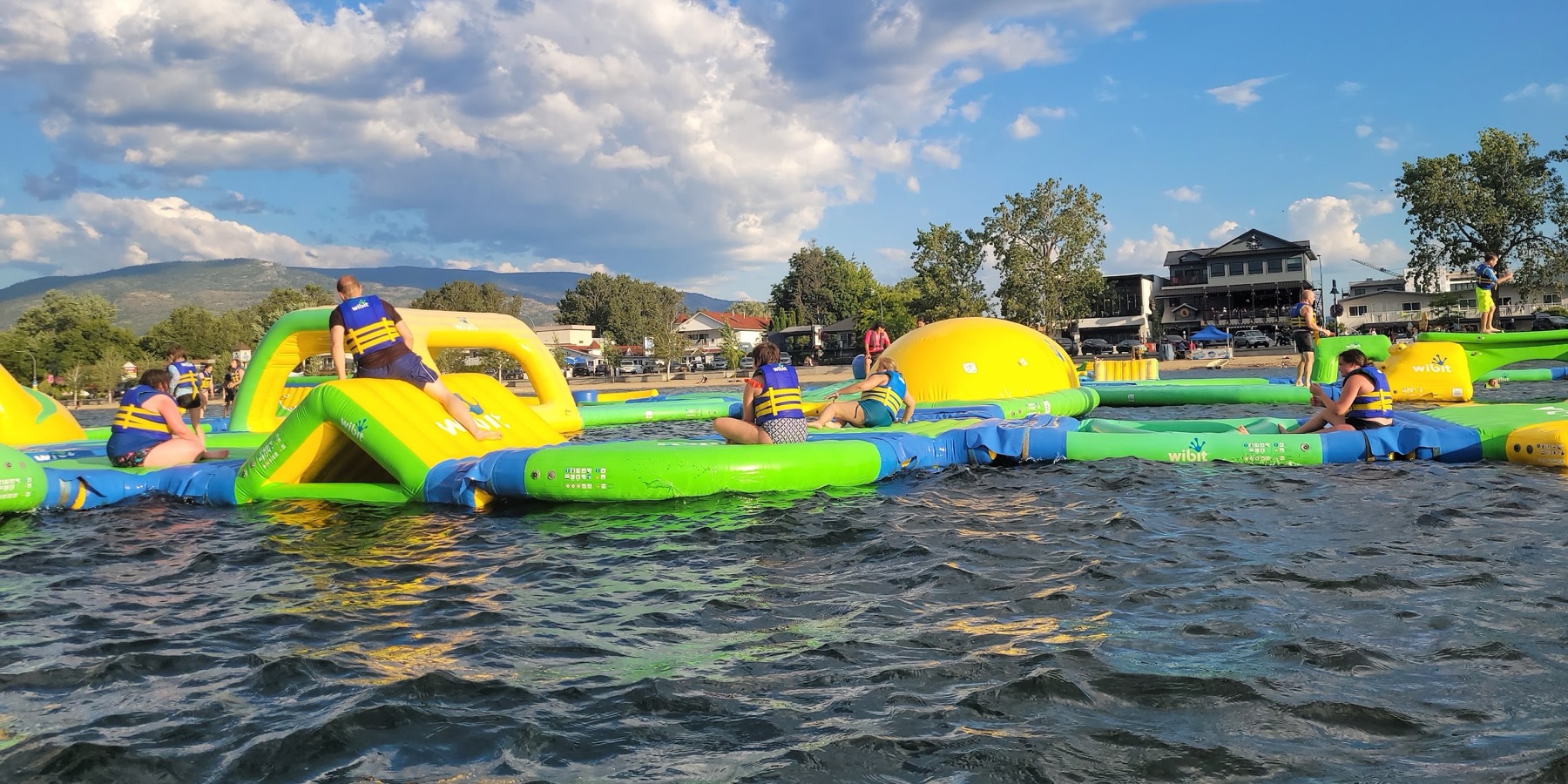 Splash BC Floating Water Park – Penticton