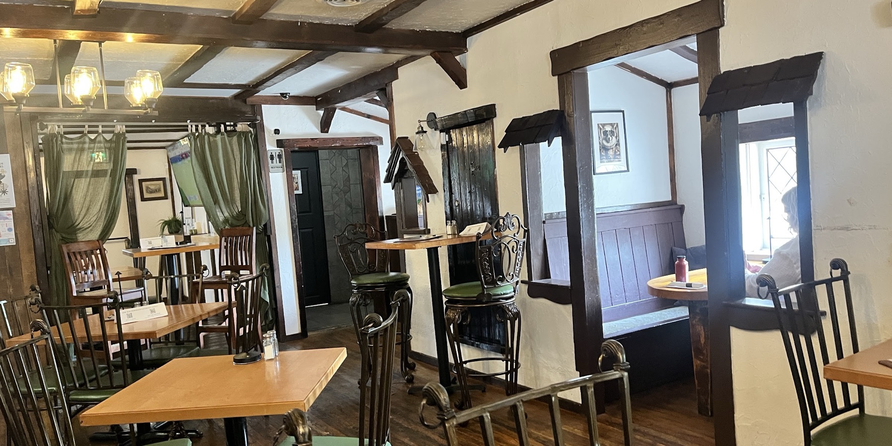 The Flealess Hound Pub