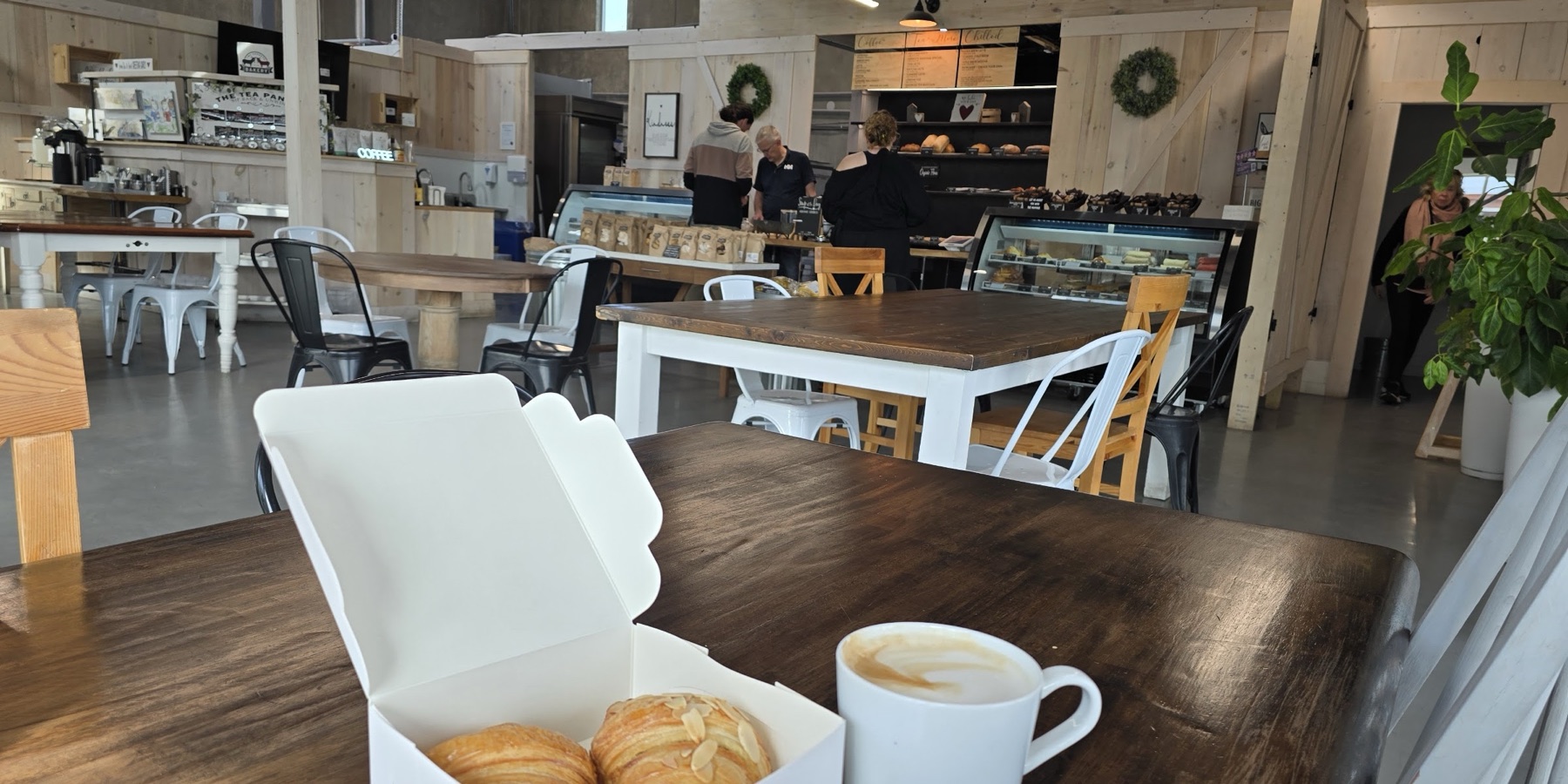 Two Donkeys Bakery (Kelowna Airport)