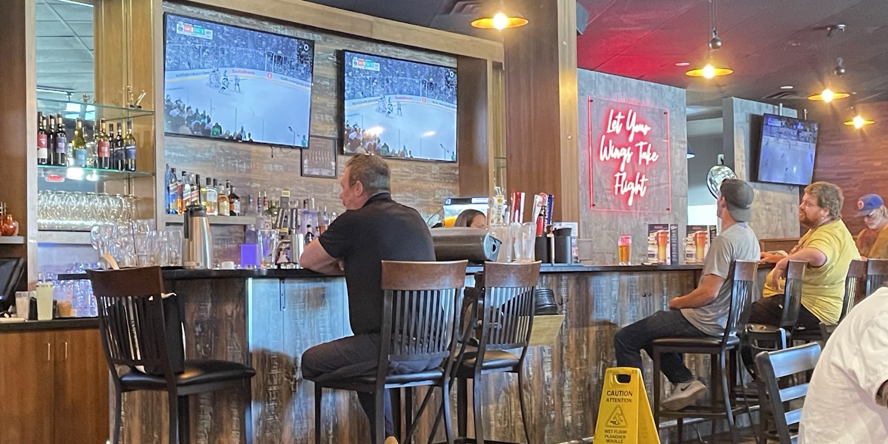 WINGS Restaurants & Pubs - Kelowna